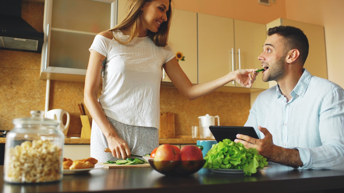 Nutricionista profesional asesorando sobre pérdida de peso